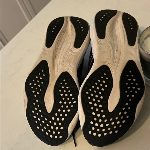 ASICS Black and White Running Shoes - Picture 4 of 4